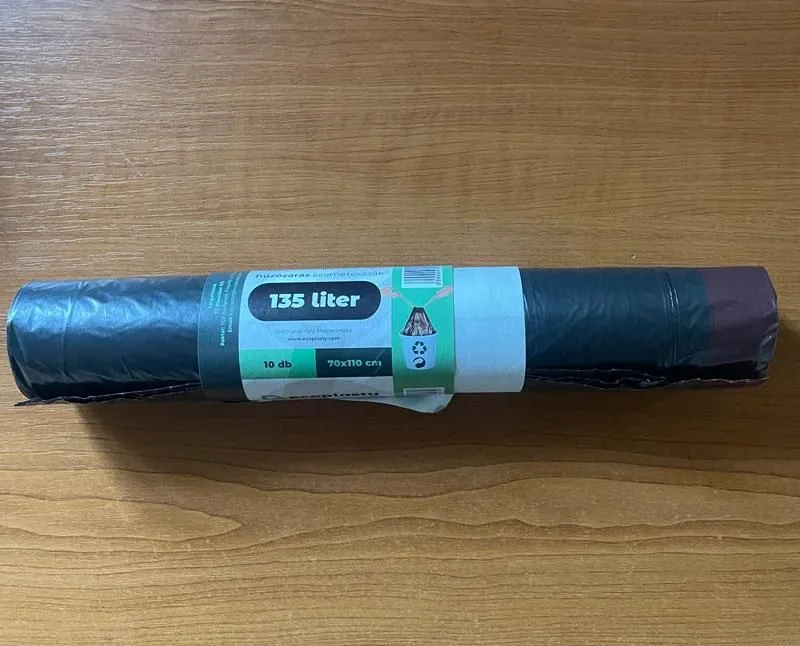 Húzózáras szemeteszsák fekete 135 l