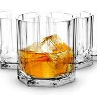 Törhetetlen whiskys poharak